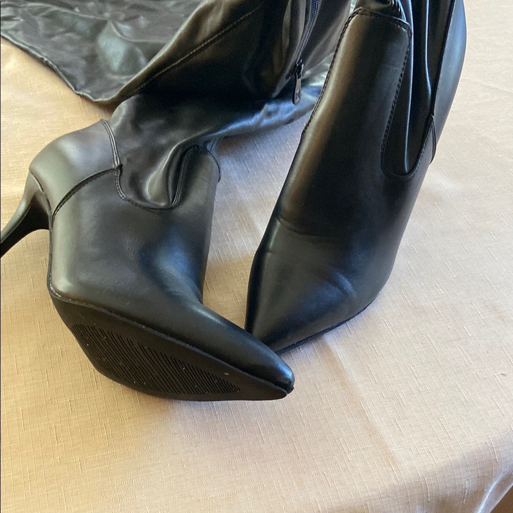 Classic Black Heeled Boots - Women's Pointed Toe Knee Boots